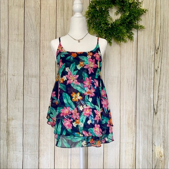 Tops - Flowy floral tank. Size M